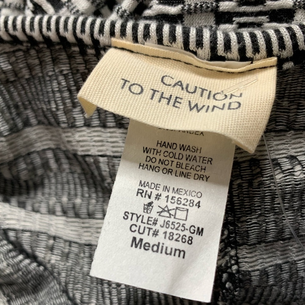 NWT Caution to the Wind Med B&W Short Sleeve Tie Front Romper Jumpsuit - Picture 10 of 16